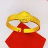 Nuevo Pulsera Abierta con Grabado de Palabras de Bendición y Palabras Auspiciosas Chapada en Oro, Dios de la Riqueza Amarillo, Pulsera Ancha de Dios de la Riqueza de Lujo Ligero y Gama Alta al por Mayor