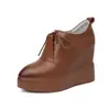 Sapatos Femininos Plataforma Anabela Couro Genuíno Modelo Novo 2026 Salto Escondido 12cm Bico Fino Plataforma Impermeável Cadarço Frontal Corte Profundo