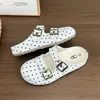 Sandalias planas cerradas sin cordones para llevar con faldas, moda versátil nueva otoño-verano 2026 azul claro de lunares estilo Birkenstock