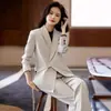Conjunto de blazer de mujer moderno y a la moda para primavera y otoño, con un diseño holgado y cintura de corbata, combinado con pantalones casuales de pierna ancha.