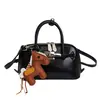 Bolso de Concha de Lujo Ligero con Hebilla de Cierre Retro Fresco Estilo Coreano Moderno Bolso de Mano con Colgante para Mujer Bolso de Hombro para Viajes de Color Sólido 2026