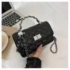 2026 Nuevo Llegada Estilo Fragancia Pequeña Bolso de Mano Acolchado con Cadena High-End Moda Versátil Hombro Único Cruzado Bolsa Pequeña Cuadrada