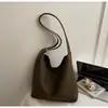 Bolsa Suede Retrô de Inverno para Mulheres 2026 Nova Bolsa de Ombro Versátil de Grande Capacidade Bolsa Tote Fashion para o Dia a Dia Tendência