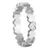 Anel de Aço Titânio com Cravação de Diamante de Precisão CNC com Coração Gravado Dourado Fashionável Estiloso Nicho Estilo Casal Ins Anel em Formato de Coração