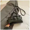Bolsa Tote Casual Transfronteiriça para Mulheres 2026 Novo Modelo Grande Capacidade Bolsa de Ombro de Mão Moda de Alto Padrão Nicho Bolsa de Trabalho
