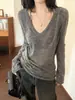 Suéter de punto súper bonito gris con cuello en V profundo para mujer, para principios de otoño e invierno, estilo "old money", ajuste ceñido, capa interior, top base