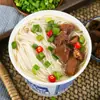 Macarrão de Carne de Lanzhou, Caixa Fechada, 122g, Ramen de Lanzhou Embalado em Balde, Macarrão Instantâneo, Sem Cozinhar, Pronto para Comer, Preço de Atacado Negociável