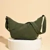 Nova bolsa de ombro de veludo cotelê para mulheres, simples e versátil, adequada para o trabalho, com um design estiloso e único, uma bolsa da moda em formato de bolinho