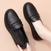 Zapatos de madre para primavera y verano, zapatos ultraligeros para mujeres de mediana edad y mayores, piel suave, suela blanda, cómodos zapatos de piel para personas mayores