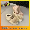 Cómodas pantuflas de algodón para uso doméstico, cerradas, estilo perezoso, modelo nuevo invierno 2026, lindas pantuflas peludas de oso con moño, de tacón alto, para mujer