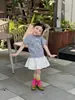 Verão 2026 Novo Estilo Roupas Infantis Coreanas Meninas Camiseta Manga Curta Cartoon + Calça Saia Bolo Plissada de Bolinhas