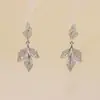 Pendientes de Oreja con Forma de Hoja de Árbol de Moda Nueva Europea y Americana Hebilla de Oreja Atmósfera Fresca Completamente Diamantados Lujo Ligero Brillantes Pendientes de Sensación de Alta Gama