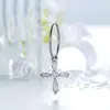 Nuevo Diseño de Nicho de Henson Jewelry Aro para Oreja Sin Costura de 0.8 mm de Diámetro Colgante de Cruz Joyería para Piercing