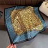 Pañuelo cuadrado estampado de leopardo europeo y americano 70 pañuelo fino chal para protección solar de primavera y verano pañuelo versátil decorativo pañuelo de mujer pañuelo de seda