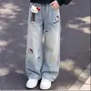 Elegante conjunto de dos piezas estilo coreano para niñas: una sudadera con capucha color block de moda con un lindo colgante de gato y pantalones vaqueros a juego