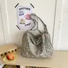 Bolsa de Tecido Estampada de Leopardo Retrô Coreana para Mulheres 2026 Nova de Verão Versátil Grande Capacidade Bolsa de Ombro Tote para Estudantes e Commuters