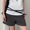 Cinto Estreito Punk Y2K de Camada Dupla com Tachas para Mulheres com Fivela de Metal de Alta Qualidade, Cinto de Couro com Detalhes Decorativos, Acessório Moderno para Combinar com Shorts Jeans