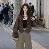 Jaqueta curta com capuz no atacado para mulheres, outono de 2026, petite casual versátil moda slim-fit estilosa tendência jaqueta