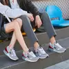 ¡Guau, Tenis de Suela Gruesa de Venta al por Mayor en Putian, Zapatos Deportivos Transpirables Casuales, Zapatos Deportivos de Verano Nb999 de Suela Suave Resistentes al Desgaste