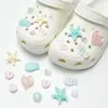 Zapatos Croc 2025 Accesorios Sencillos Ins Corazón Girly Zapatos Croc Hebillas de Zapatos Lindas de Gama Alta Versátiles Flores para Zapatos