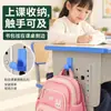 Gancho resistente para mochila, un artículo imprescindible para que los estudiantes cuelguen sus bolsas al lado de sus escritorios. Es desmontable, sin adhesivo, duradero y portátil, lo que facilita moverlo y usarlo