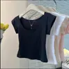 [75% Algodón, 25% Polifibra] Camiseta Azul de Manga Corta con Cuello Redondo Bajo para Mujer, Corte Ajustado, Efecto Adelgazante, Verano 2026