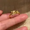 Anel Pengkun Estilo Levemente Luxuoso para Mulheres, Estilo Retrô de Nicho e Dinâmico, Zircônia, Sensação Vintage de Alto Padrão, Anel Aberto Ajustável