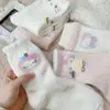Meias de cano médio espessas, quentes, macias e amigáveis à pele para outono e inverno; meias de desenho animado fofas, adequadas para usar em casa e para dormir; meias femininas de cano médio para o inverno