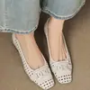 Zapatos de Mujer Retro Estilo Francés Calados de Suela Blanda, Verano 2026 Transpirables con Patrón Tejido de Boca Baja en Piel Suave Sandalias para Mamá