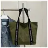 Bolsa de lona com estampa de letras grandes estilo coreano, nova tendência 2025, bolsa tote casual texturizada para o dia a dia