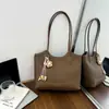 Bolso grande de mujer retro transfronterizo, nuevo bolso de hombro/bajo brazo de moda otoño 2026, bolso tote simple para el día a día