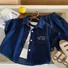 Traje de Mezclilla para Niños 2026 Verano Nuevo Estilo Coreano Retro Estampado Camisa de Manga Corta y Shorts Conjunto de Dos Piezas para Niños y Niñas