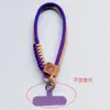 Venta al por mayor del fabricante Popular transfronterizo Estilo británico Bloqueo de color Tejido Correa para teléfono Correa de muñeca corta para mujer Antigoteo Diseño de bloqueo de color