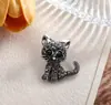 Broche Gato Vazado Cravejado com Diamantes Retrô Transfronteiriço Europeu e Americano Broche de Animal Desenho Animado Fofo Broche para Roupa Anti-reflexo