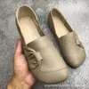 Novos Sapatos de Couro Confortáveis Femininos para Primavera e Outono com Solado de Couro Bovino, Sapatos Baixos Antiderrapantes de Bico Redondo para Mulheres e Mães