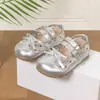 Sandalias de Princesa para Niñas 2026 Verano Nuevo Estilo Mocasines Transpirables de Malla para Niños con Lazo Suela Suave Zapatos Cerrados