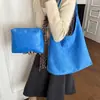 Bolso de mano de terciopelo grande de dos en uno estilo retro para el día a día, bolso de hombro de invierno, bolso de gamuza versátil estilo 2026