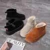 Botas de Neve da Moda com Solado Grosso para Mulheres 2026 Novo Estilo Botas Curtas de Inverno para Exterior Sapatos de Algodão Quentes e Espessos com Veludo CQ9999