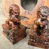 Adornos de León de Madera de Azufaifo Golpeada por Rayos Naturales, un Par de Adornos de León de Pekín, Manualidades para Decoración de Hogar y Oficina, Regalos