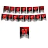 La nueva vajilla de fiesta roja de Amazon con temática de Stranger Things incluye platos de papel desechables, servilletas de papel, vasos de papel, mantel y pancarta.