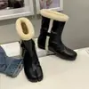 Otoño Invierno 2026 Estilo Coreano Otoño Invierno Nueva Llegada Nicho Forro de Terciopelo Cálido Botas Cortas de Pata de Cerdo Temperamento de Mujer Versátiles Botas Martin de Punta Dividida para Mujer