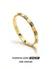 Pulsera de Acero de Titanio Diamante Cuadrado Zirconia Pulsera Niñas Moda de Alto Sentido Lujo Ligero Europeo y Americano No se Cae Pulsera de 18k Joyería