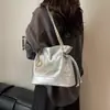 Bolso de Cadena Acolchado de Gama Alta para Mujer 2026 Nuevo Bolso Cubo de Moda Versátil para el Trabajo, Hombro y Cruzado