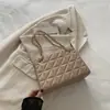 Bolsa Feminina High-end 2024 Novo All-match Moda Requintado Diamante Bordado Design Solid Color Chain Commuter Crossbody Bag
