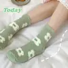 Calcetines Cálidos de Invierno para Dormir Lindos Dulces de Cereza Calcetines Gruesos Peludos Rellenos para Mujer Calcetines de Piso Calcetines de Tubo Medio