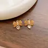 Brincos de Coração de Amor Texturizados Coreanos com Laço Vazado, Simples e Versáteis, Brincos de Alto Padrão e Elegantes, Novo Estilo 2026