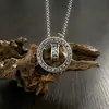 Colar de Anel Duplo com Palavras Verdadeiras de Seis Caracteres para Homem Estilo Frio Moderno Corrente para Clavícula Pingente de Anel Vazado Imitação de Prata Tailandesa Retrô