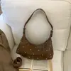 Bolsa Dumpling Nova Moda com Rebites de Grande Capacidade para Mulheres Bolsa de Ombro Versátil para Outono e Inverno Bolsa Transversal Casual para o Dia a Dia