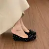 Zapatos Nuevos Otoño 2026 Estilo Ballet de Lunares Franceses con Moño Suela Suave Versátiles Punta Cuadrada Tacón de Cuña Bajo Sin Cordones