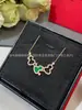 Collar de Calabaza de Gama Alta Chapado en Oro Rosa de 18 Quilates con Colgante de Ágata Roja Natural y Nácar Blanco, Doble Calabaza Incrustada con Diamantes